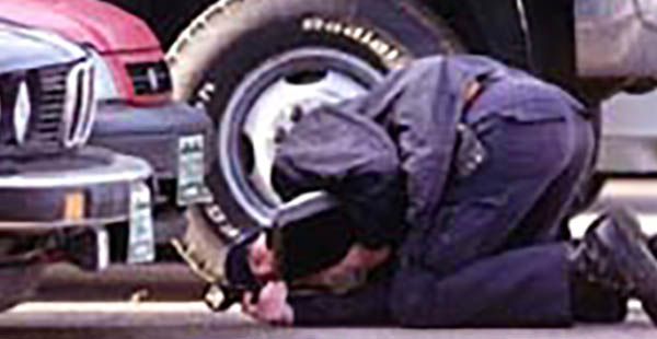 Columbine bomb squad looks under cars for explosives