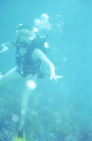 Lauren Townsend scuba diving (HeavensFlower.com)