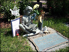 Rachel Scott's grave 2004